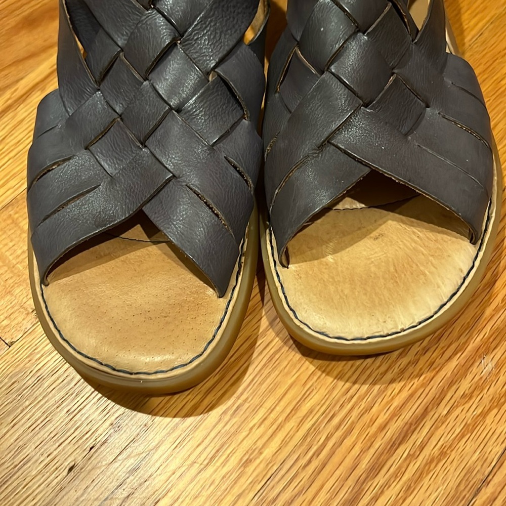BORN IWA STRAPPY LEATHER SANDAL - Picture 3 of 6